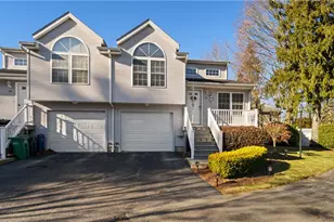 11 College Hill Rd, Warwick, RI 02886 - Photo 1