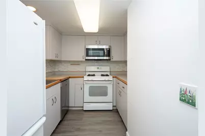 37 Lawton Brook Lane, Portsmouth, RI 02871 - Photo 3