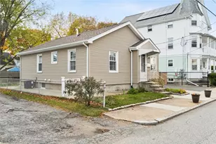 113 Oakland Ave, Pawtucket, RI 02861 - Photo 5