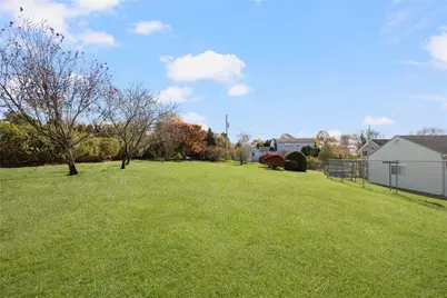 118 Wolcott Avenue, Middletown, RI 02842 - Photo 31