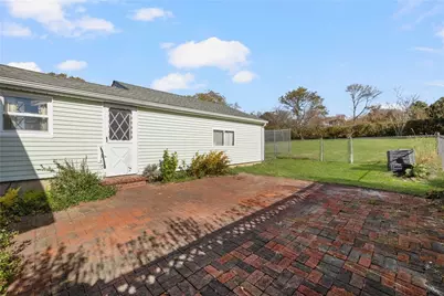 118 Wolcott Avenue, Middletown, RI 02842 - Photo 33