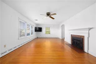 118 Wolcott Ave, Middletown, RI 02842 - Photo 5