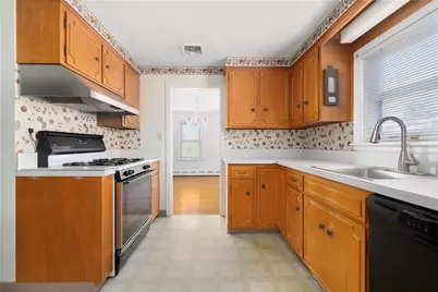 118 Wolcott Avenue, Middletown, RI 02842 - Photo 17