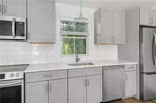 32 Exchange St, East Greenwich, RI 02818 - Photo 13