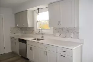 1067 Bark St, Swansea, MA 02777 - Photo 5