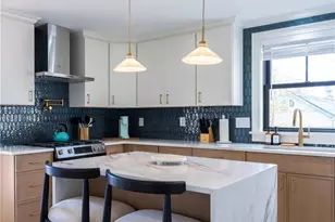 7 Dearborn St, Newport, RI 02840 - Photo 9