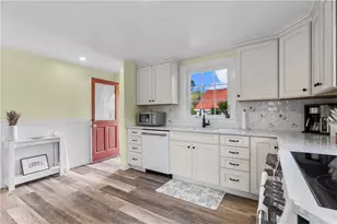 72 Kane Ave, Middletown, RI 02842 - Photo 3