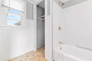 291 Maple Ave, Barrington, RI 02806 - Photo 15