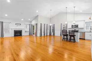 5 W Glen Ln, West Warwick, RI 02893 - Photo 5