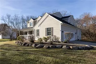 38 Kristen Ln, North Kingstown, RI 02852 - Photo 3