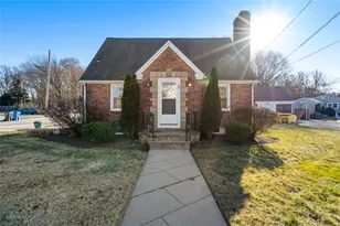 84 Intervale Rd, Cranston, RI 02910 - Photo 3