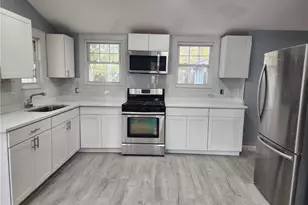 39 Chaplin St, Pawtucket, RI 02861 - Photo 9