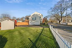 41 Wuddall Ave, Warwick, RI 02889 - Photo 3