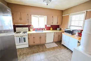 28 Sylvan Ave, Cranston, RI 02905 - Photo 11