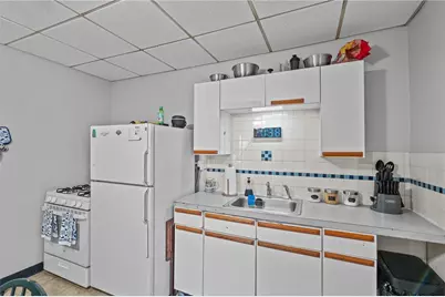 79 Hamlet Avenue, Woonsocket, RI 02895 - Photo 9