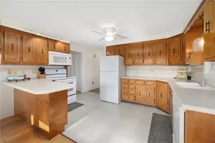 46 Arrowhead Dr, Tiverton, RI 02878 - Photo 11