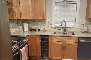 27 Frederick St, Warwick, RI 02888 - Photo 9