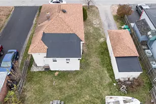 33 Hargraves St, Warwick, RI 02889 - Photo 3