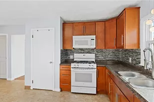 318 Princess Ave, Cranston, RI 02920 - Photo 9