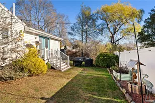 16 Eastman St, Warwick, RI 02886 - Photo 21