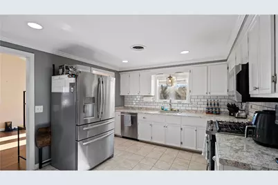 16 Eastman Street, Warwick, RI 02886 - Photo 9