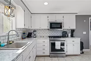 16 Eastman St, Warwick, RI 02886 - Photo 7