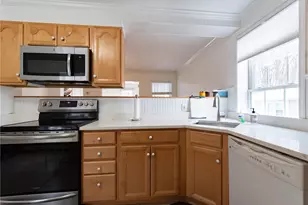 95 Rowley St, Providence, RI 02908 - Photo 11