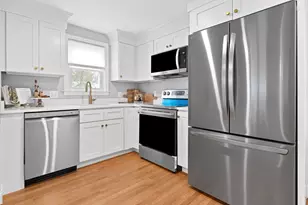 41 Drake Rd, Warwick, RI 02888 - Photo 5