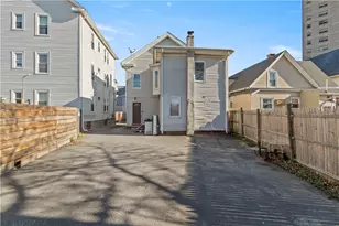 18 Winsor St, Providence, RI 02908 - Photo 3