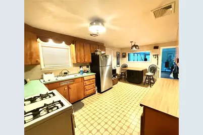 85 Hilton Avenue, East Providence, RI 02915 - Photo 11