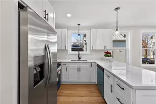 136 Houston St, Providence, RI 02905 - Photo 5