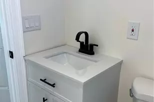 136 Houston St, Providence, RI 02905 - Photo 7