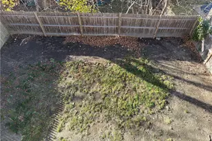 40 Tecumseh St, Providence, RI 02906 - Photo 23