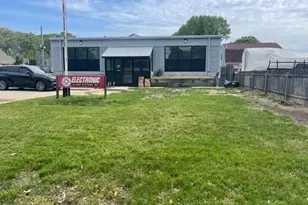 2525 W Shore Rd, Warwick, RI 02889 - Photo 1