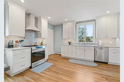 112 Esplanade, Middletown, RI 02842 - Photo 7