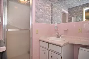 201 Hoffman Ave, Cranston, RI 02920 - Photo 15