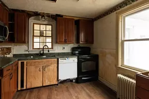 46 Roslyn Ave, Cranston, RI 02910 - Photo 7