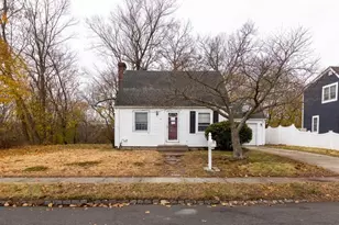 46 Roslyn Ave, Cranston, RI 02910 - Photo 15