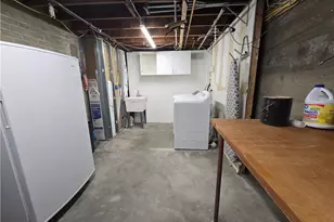 25 Winslow St, East Providence, RI 02915 - Photo 23