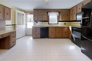 47 Chester Ave, Cranston, RI 02920 - Photo 9