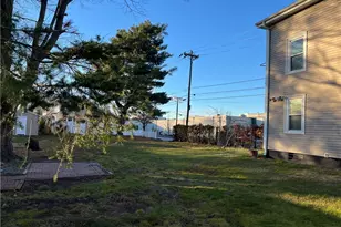 784 York Ave, Pawtucket, RI 02861 - Photo 3