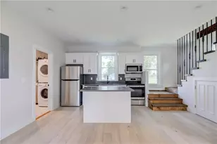 556 East Main Road Rd, Middletown, RI 02842 - Photo 3