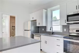 556 East Main Road Rd, Middletown, RI 02842 - Photo 7