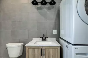 556 East Main Road Rd, Middletown, RI 02842 - Photo 9