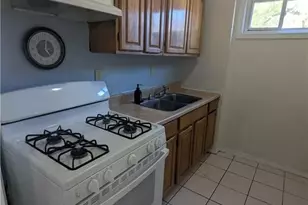 654 Cranston St, Providence, RI 02907 - Photo 11