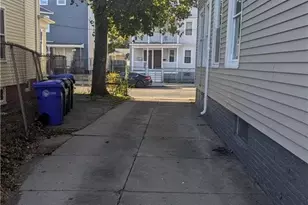 654 Cranston St, Providence, RI 02907 - Photo 23