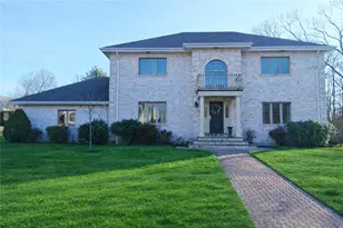 25 Linfield Cir, Lincoln, RI 02865 - Photo 1