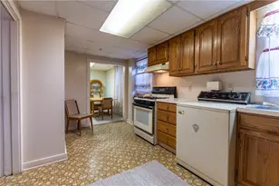 17 Warner St, Newport, RI 02840 - Photo 13