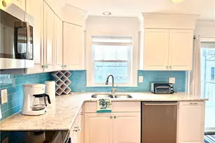 5 Byrnes St, Newport, RI 02840 - Photo 3