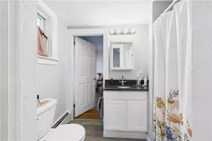 18 Glenwood Ave, Cranston, RI 02910 - Photo 15